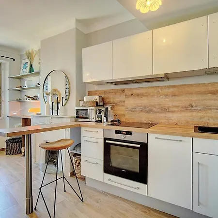 Upstays Sea View 57m2 Near Apartman