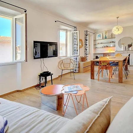 Upstays Sea View 57m2 Near Apartment