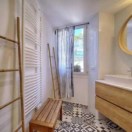 Upstays Sea View 57m2 Near Apartment